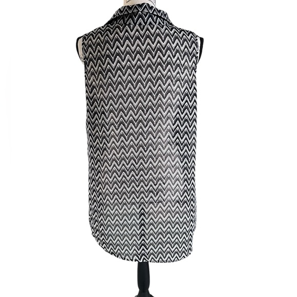 Pleione Vneck lightweight blouse, size large - Picture 2 of 5